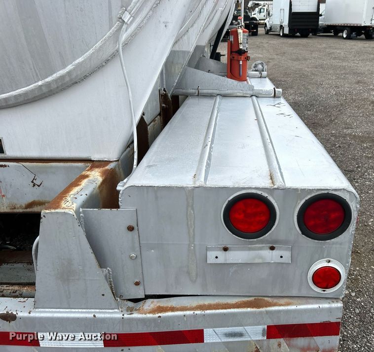 image for item OM9237 1968 Fruehauf TAOF2RDF  tank trailer