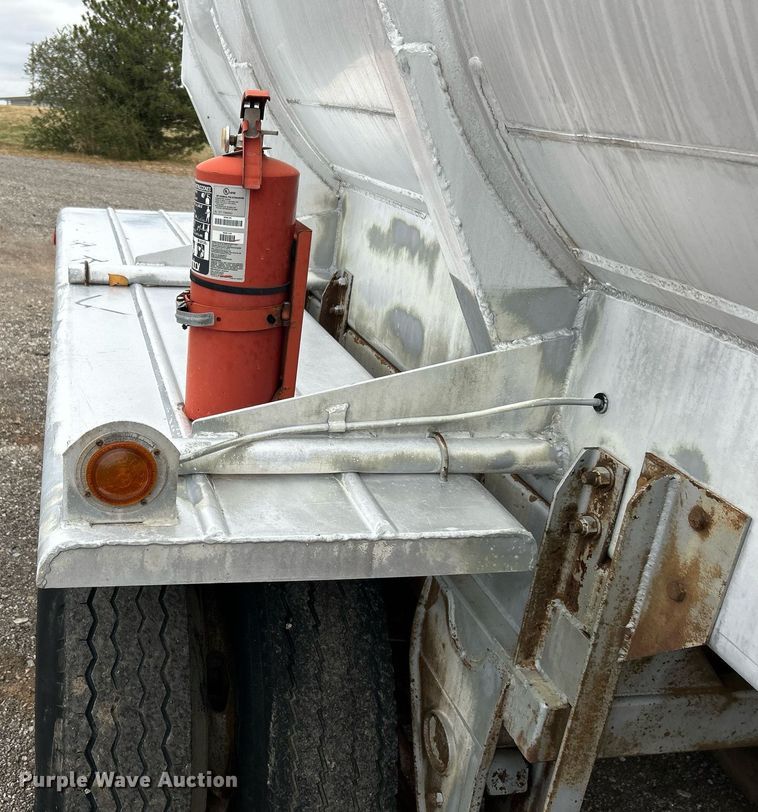 image for item OM9237 1968 Fruehauf TAOF2RDF  tank trailer