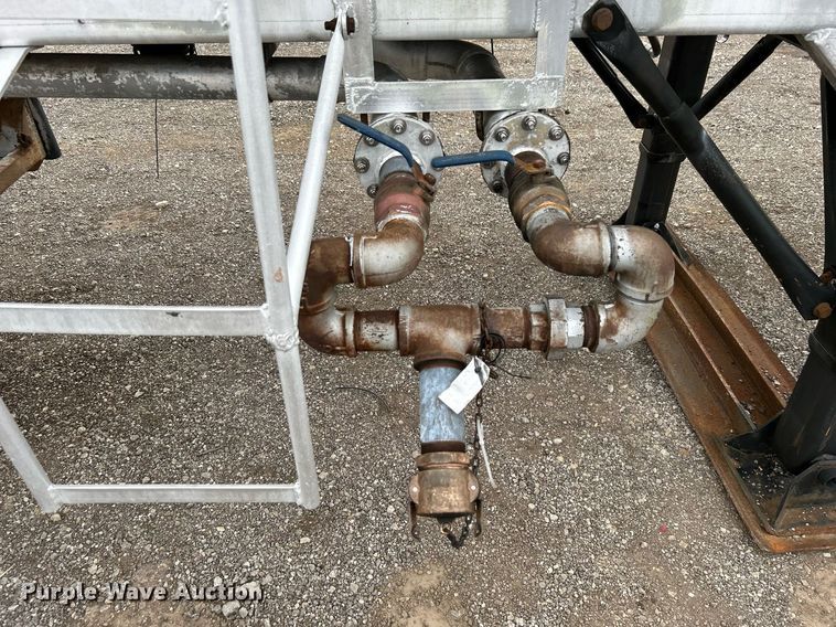 image for item OM9237 1968 Fruehauf TAOF2RDF  tank trailer