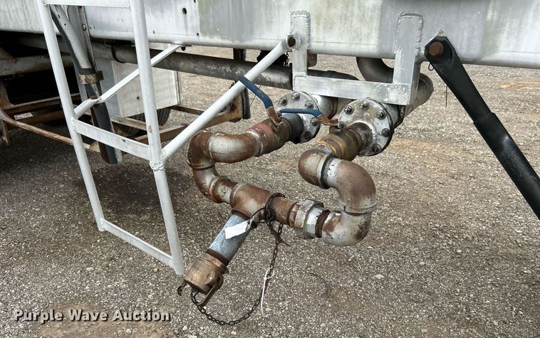 image for item OM9237 1968 Fruehauf TAOF2RDF  tank trailer