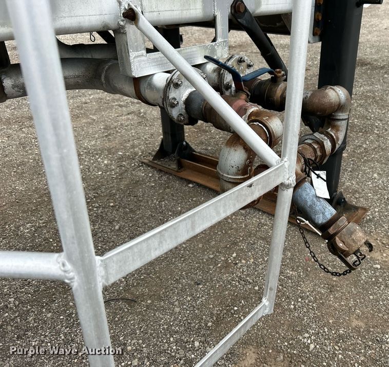 image for item OM9237 1968 Fruehauf TAOF2RDF  tank trailer