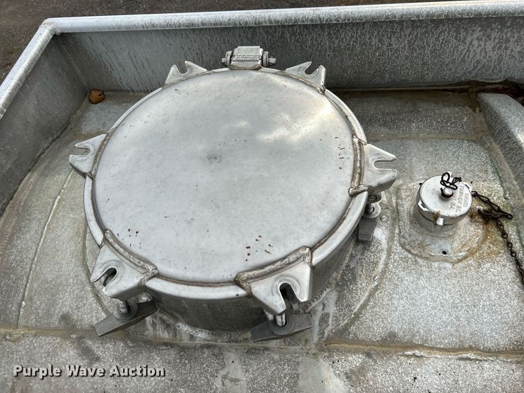 image for item OM9237 1968 Fruehauf TAOF2RDF  tank trailer