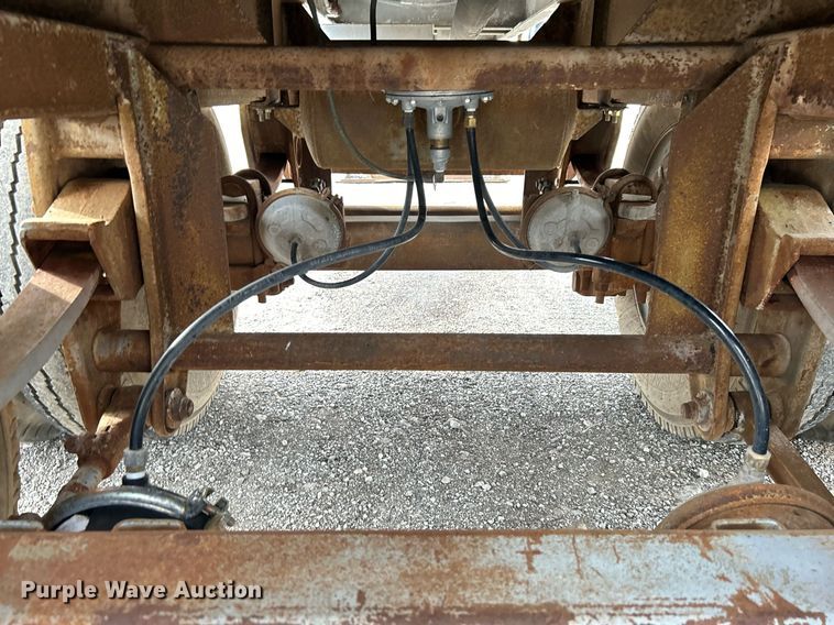 image for item OM9237 1968 Fruehauf TAOF2RDF  tank trailer