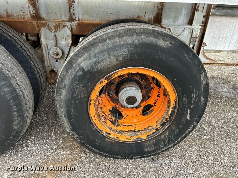 image for item OM9237 1968 Fruehauf TAOF2RDF  tank trailer