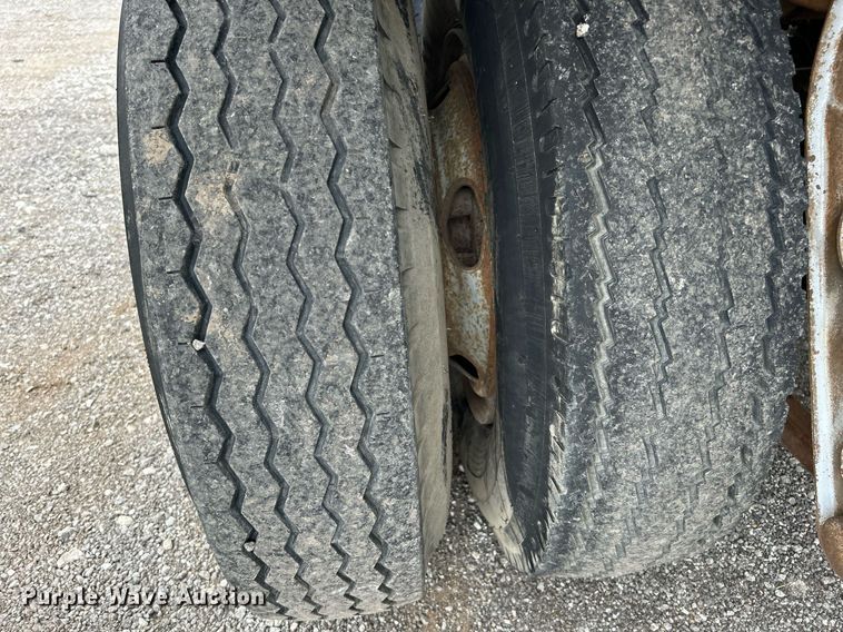 image for item OM9237 1968 Fruehauf TAOF2RDF  tank trailer