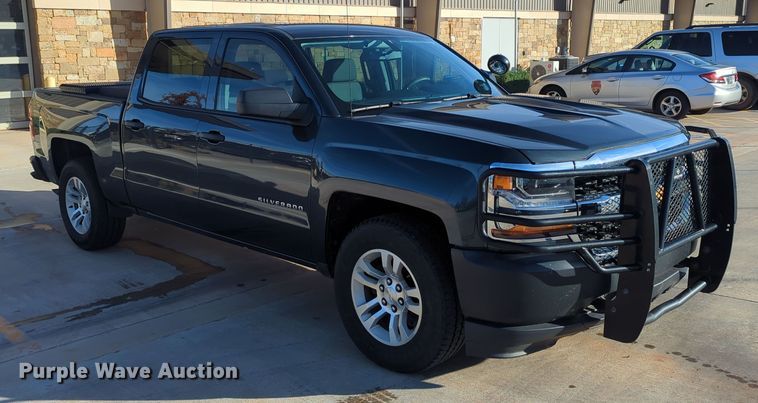 image for item DN3790 2017 Chevrolet Silverado 1500 Crew Cab pickup truck