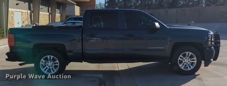 image for item DN3790 2017 Chevrolet Silverado 1500 Crew Cab pickup truck