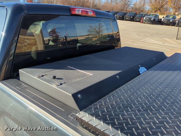 image for item DN3790 2017 Chevrolet Silverado 1500 Crew Cab pickup truck