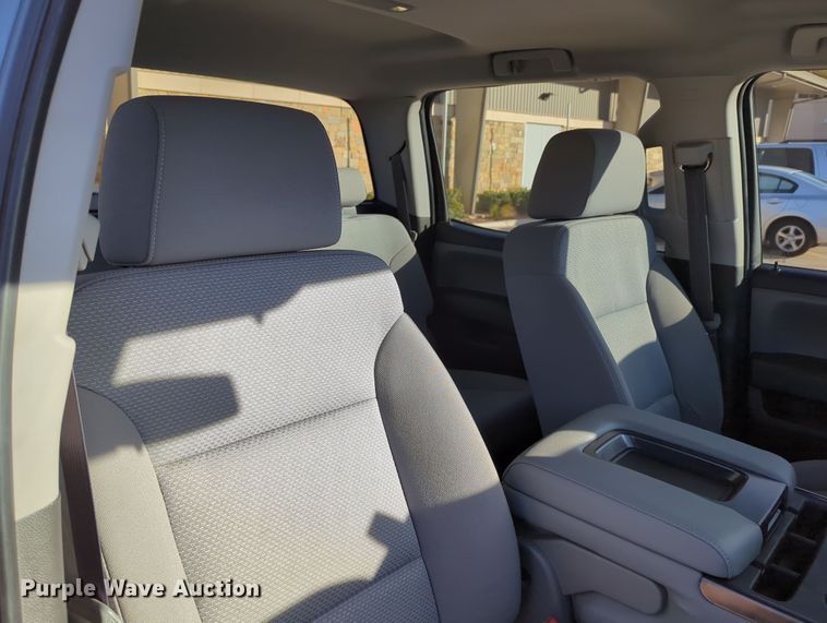 image for item DN3790 2017 Chevrolet Silverado 1500 Crew Cab pickup truck