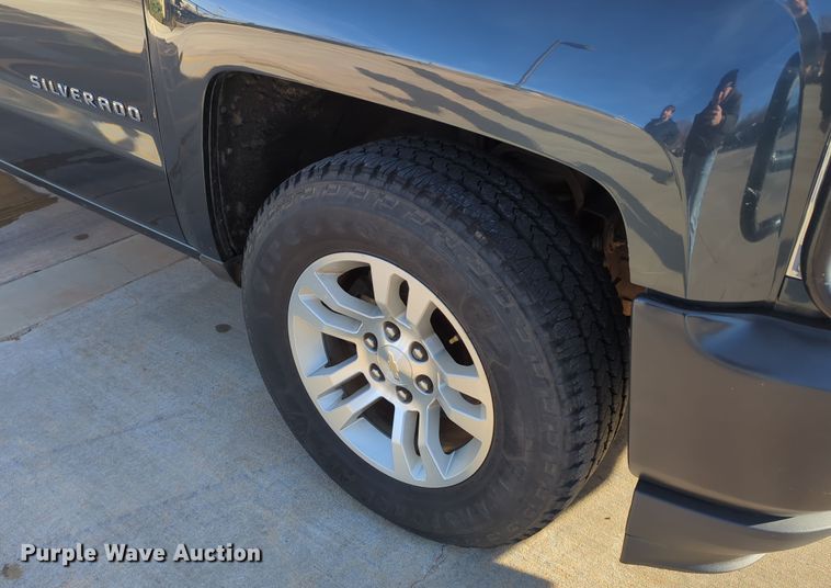 image for item DN3790 2017 Chevrolet Silverado 1500 Crew Cab pickup truck