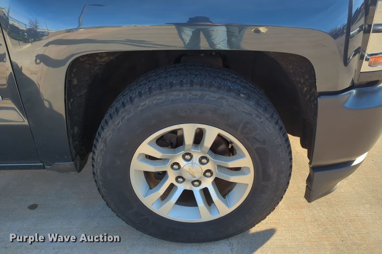 image for item DN3790 2017 Chevrolet Silverado 1500 Crew Cab pickup truck