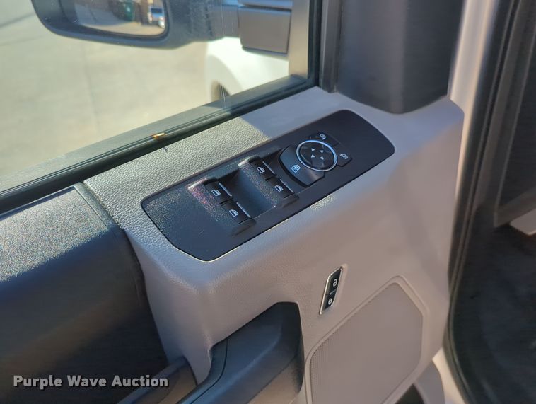 image for item DN3798 2017 Ford F250 Super Duty XL SuperCab pickup truck