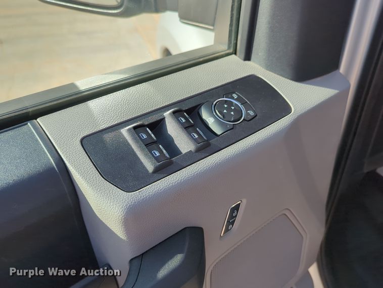 image for item DN3808 2017 Ford F250 Super Duty XL SuperCab pickup truck