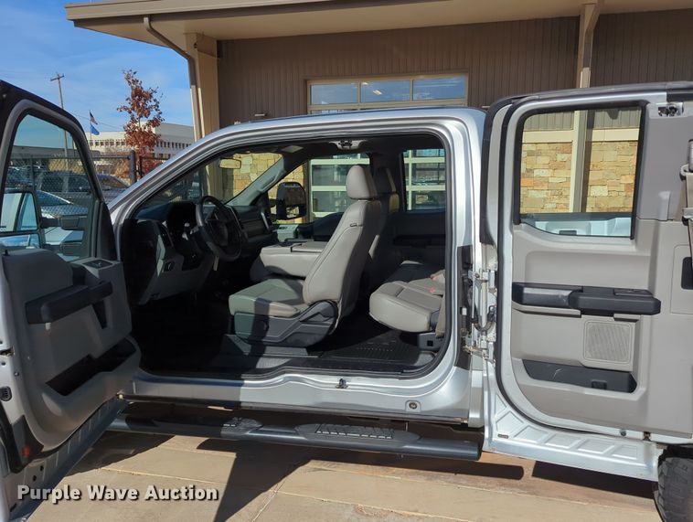 image for item DN3808 2017 Ford F250 Super Duty XL SuperCab pickup truck