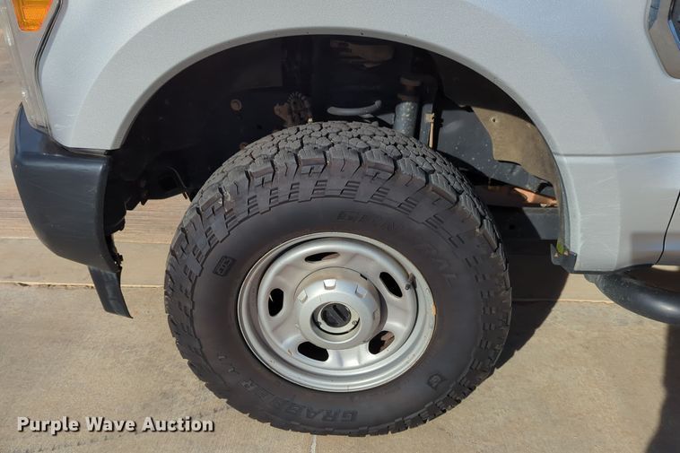 image for item DN3818 2017 Ford F250 Super Duty XL pickup truck