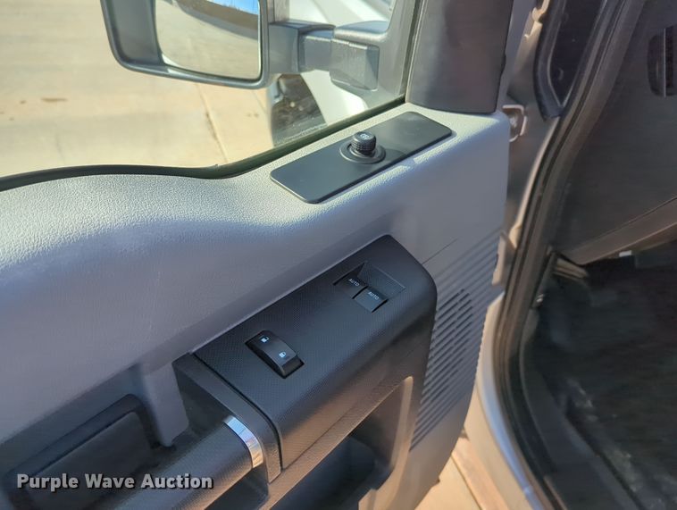 image for item DN3820 2013 Ford F250 Super Duty XL pickup truck