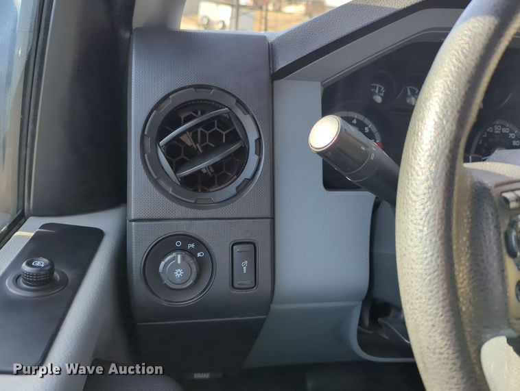 image for item DN3820 2013 Ford F250 Super Duty XL pickup truck