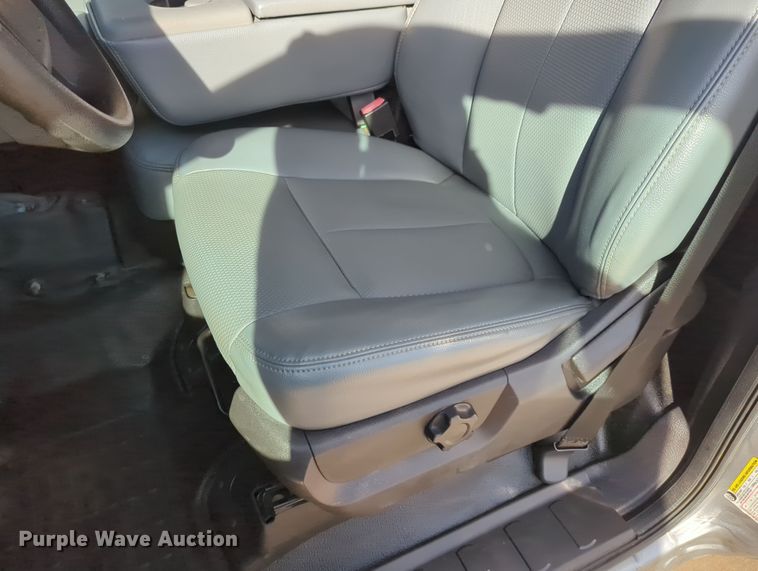 image for item DN3820 2013 Ford F250 Super Duty XL pickup truck