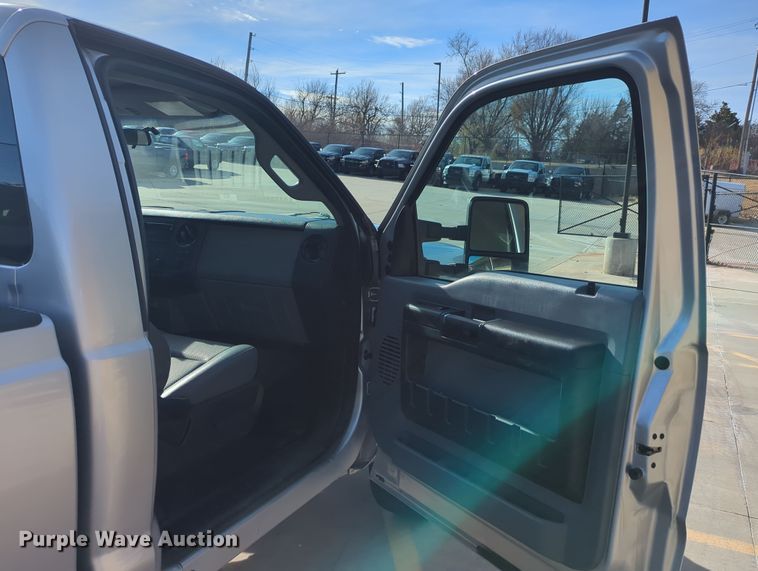 image for item DN3820 2013 Ford F250 Super Duty XL pickup truck