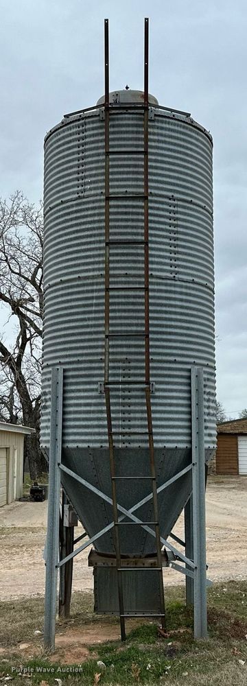 image for item LK9715 Grain bin