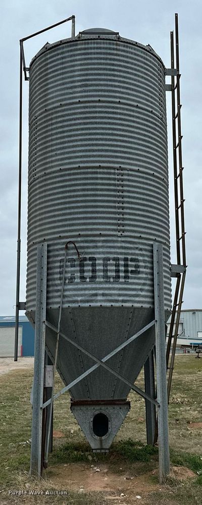 image for item LK9715 Grain bin