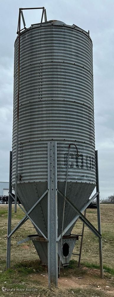 image for item LK9715 Grain bin