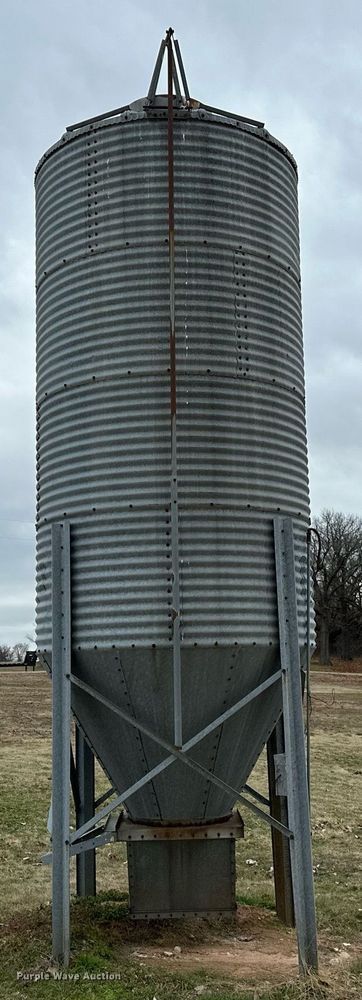 image for item LK9715 Grain bin