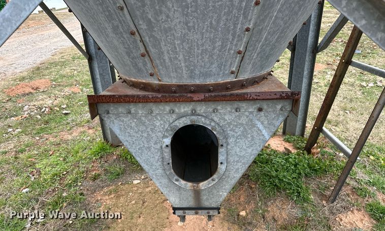 image for item LK9715 Grain bin