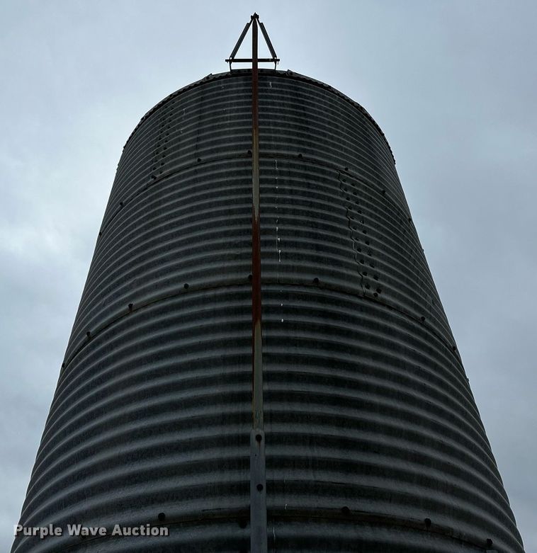 image for item LK9715 Grain bin