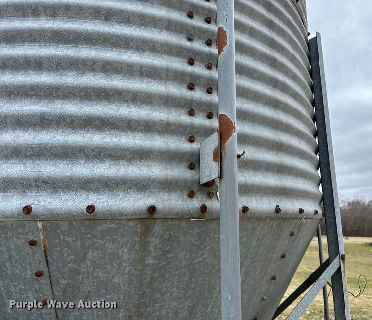 image for item LK9715 Grain bin