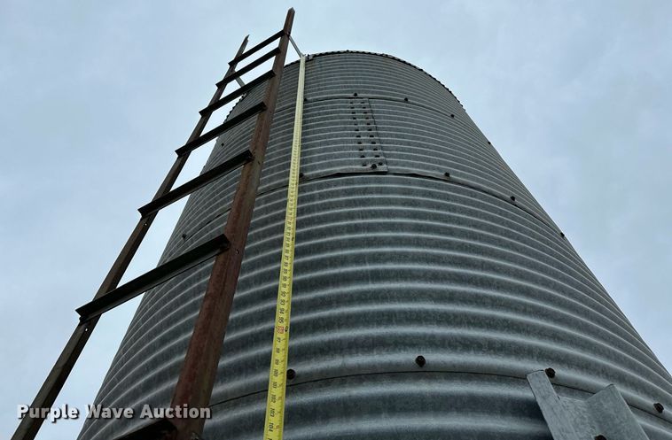 image for item LK9715 Grain bin