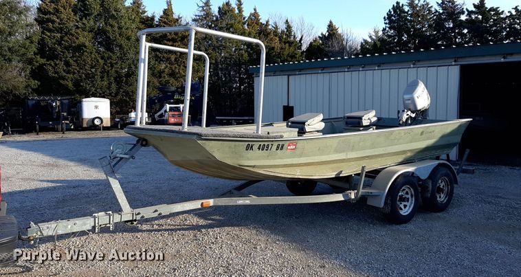 image for item LY9006 1986 Duracraft 1660  boat