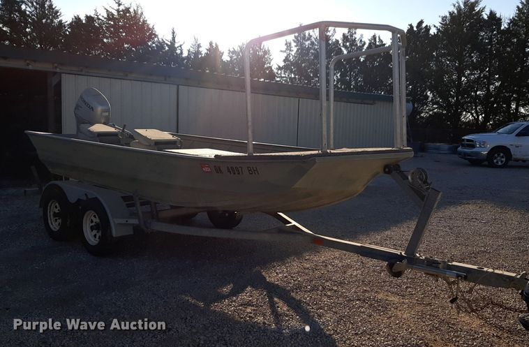 image for item LY9006 1986 Duracraft 1660  boat