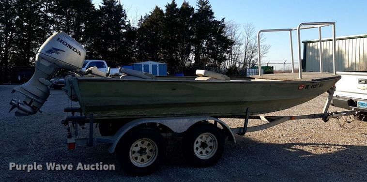 image for item LY9006 1986 Duracraft 1660  boat