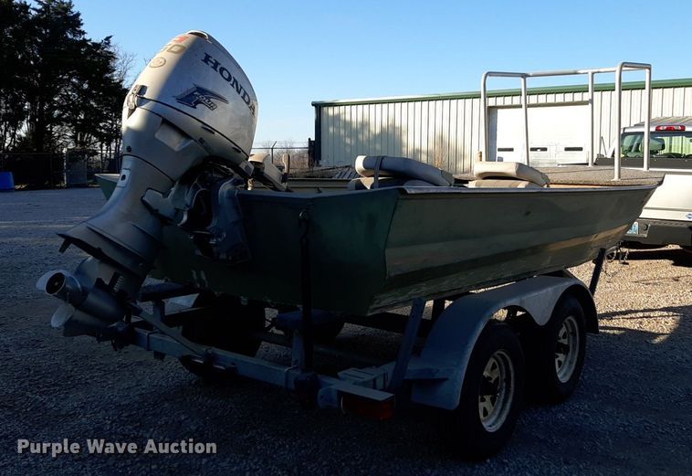 image for item LY9006 1986 Duracraft 1660  boat