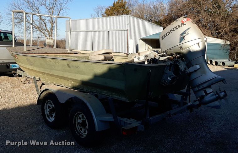 image for item LY9006 1986 Duracraft 1660  boat