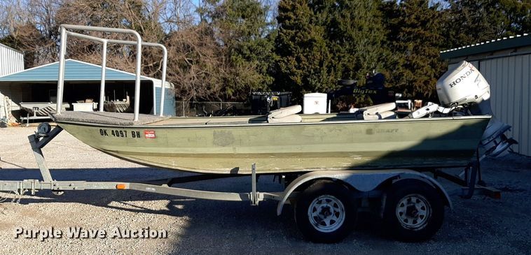 image for item LY9006 1986 Duracraft 1660  boat