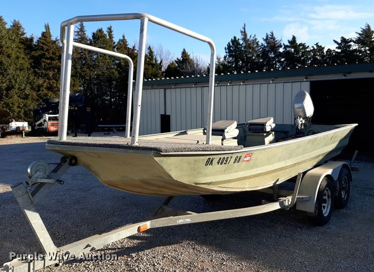 image for item LY9006 1986 Duracraft 1660  boat