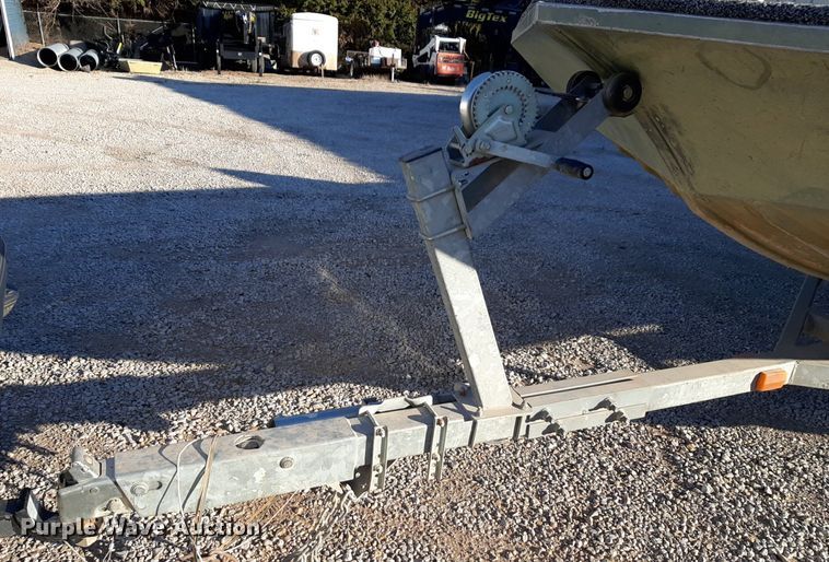 image for item LY9006 1986 Duracraft 1660  boat