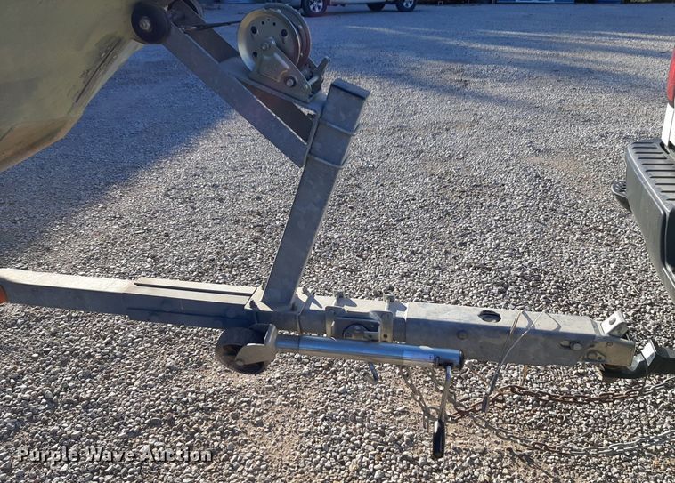 image for item LY9006 1986 Duracraft 1660  boat