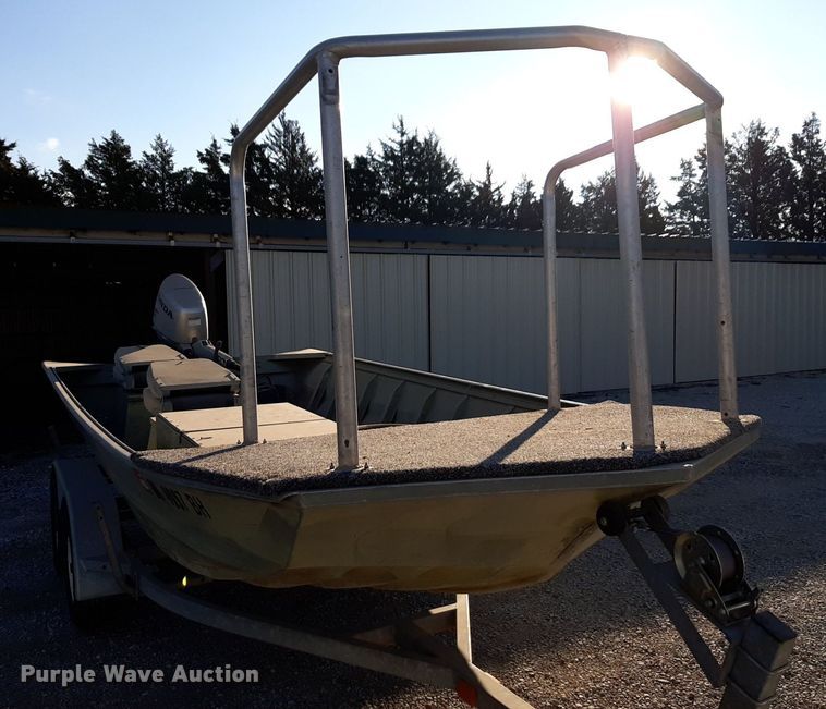 image for item LY9006 1986 Duracraft 1660  boat