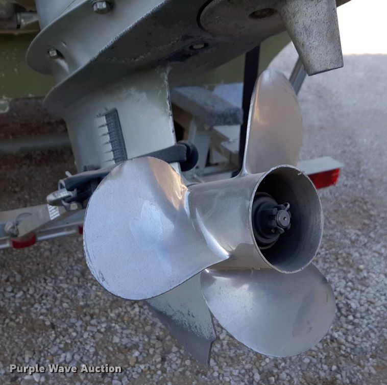 image for item LY9006 1986 Duracraft 1660  boat