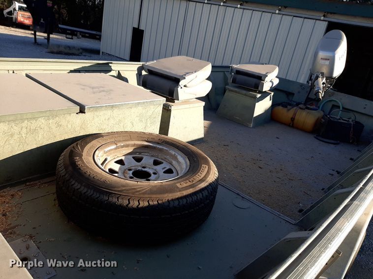 image for item LY9006 1986 Duracraft 1660  boat