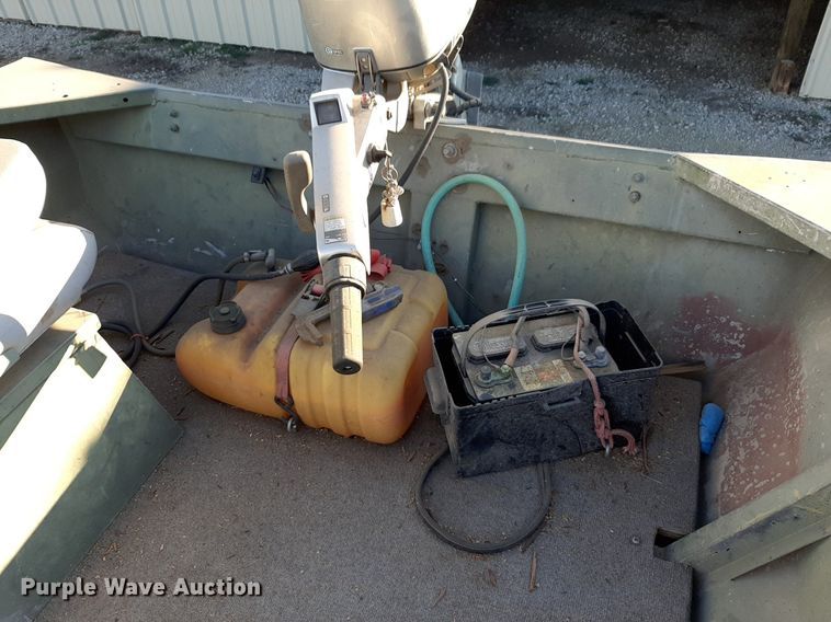 image for item LY9006 1986 Duracraft 1660  boat