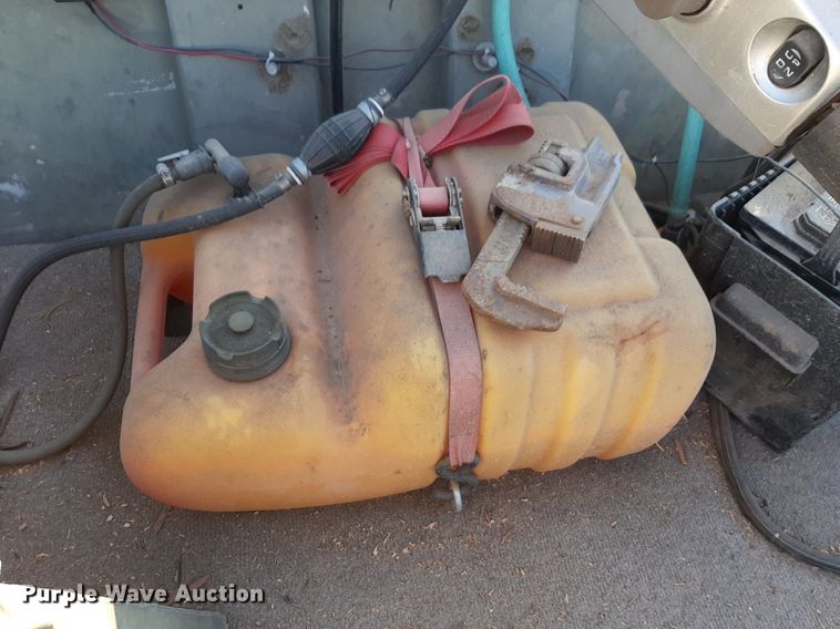 image for item LY9006 1986 Duracraft 1660  boat