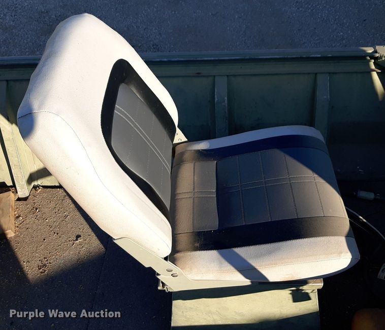 image for item LY9006 1986 Duracraft 1660  boat