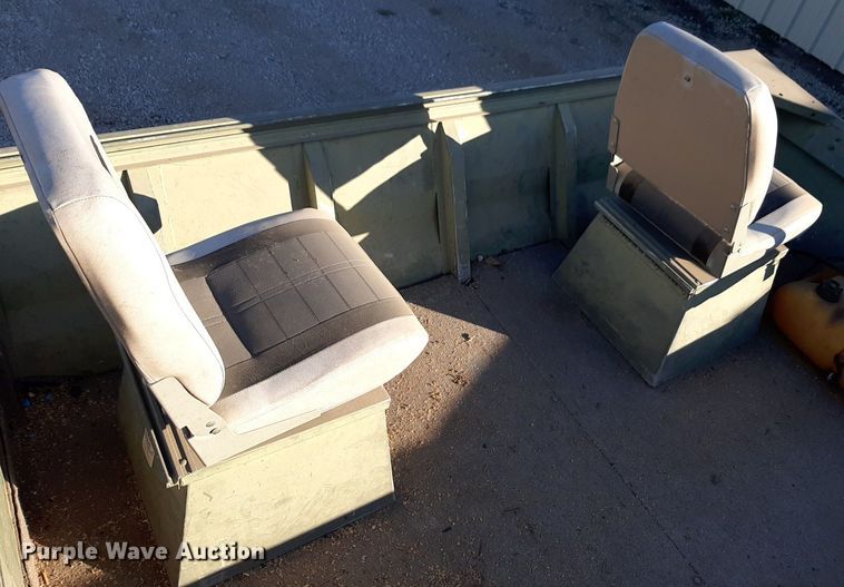 image for item LY9006 1986 Duracraft 1660  boat