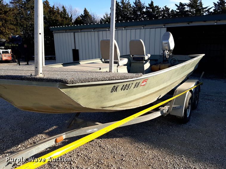 image for item LY9006 1986 Duracraft 1660  boat