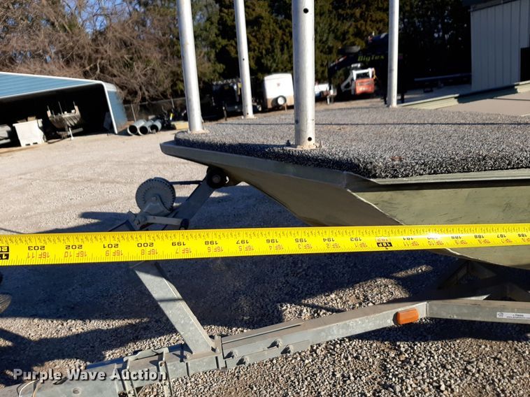 image for item LY9006 1986 Duracraft 1660  boat