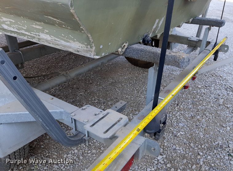 image for item LY9006 1986 Duracraft 1660  boat